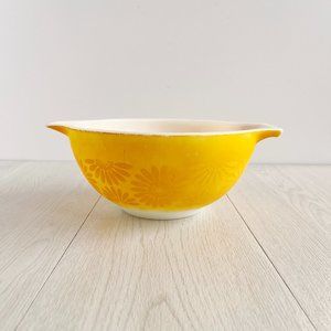 Vintage Pyrex Daisy Mixing Bowl